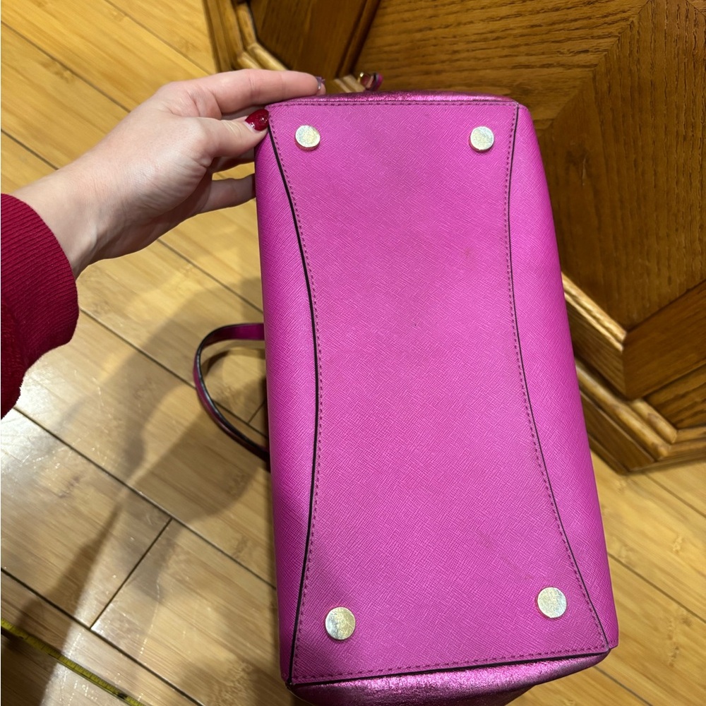 Michael Kors Shimmering Pink Voyager Tote and Matching Wallet Set - Picture 5 of 14